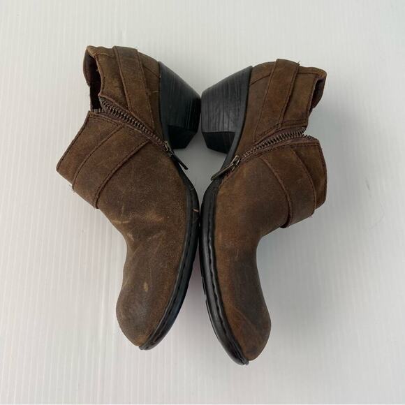 Born Zowy short bootie style shoes with harness strap detail brown size 8.5 - Picture 3 of 10